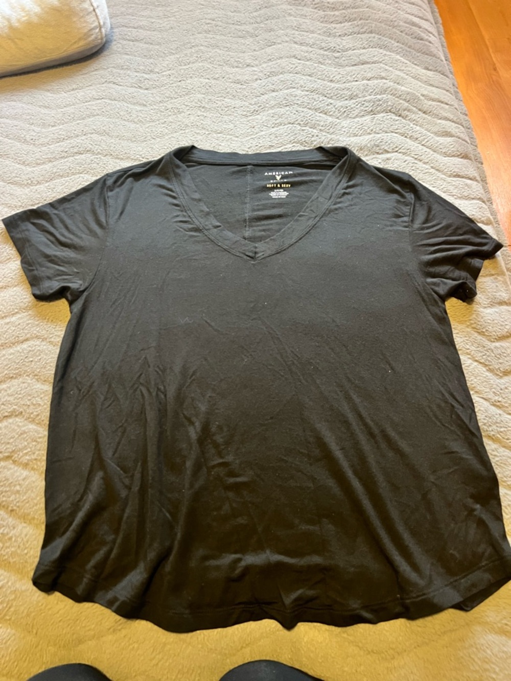 American Eagle Outfitters Black V-Neck Short Sleeve Tee